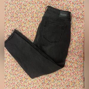 9/29 Black Curvy Mom Jeans / Raw Hem - Hollister